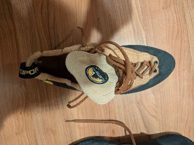 La Sportiva Mythos Climbing Shoes - Size 45 - Like New 2