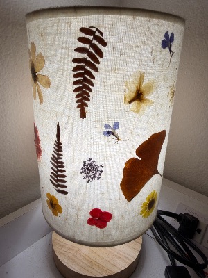 Pressed flowers table lamp 3