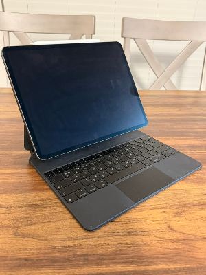 iPad Pro 12.9" (4th Gen) Cellular 128GB + Apple Accessories — $480 Bundle 3