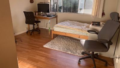 Amazing 2 Bedroom/1Bath Apartment with Huge Backyard (Fall) 1