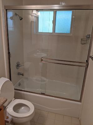 1 bedroom in a 2bed/2bath - downtown University Avenue - Great location 3
