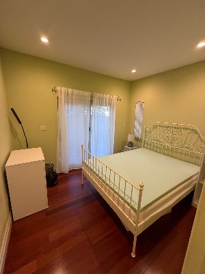 Furnished room with private bath in Palo Alto house near campus - full term through June 2027 1