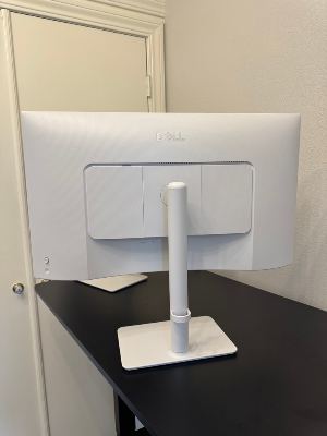 27" Dell 4K Monitor (2x) 1