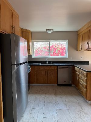 TWO ROOMS AVAILABLE — Beautiful 3BR/2.5BA Home in Desirable Laurelwood, San Mateo 4