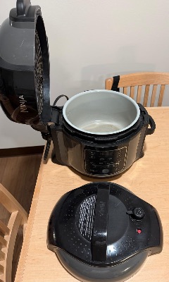 Ninja Electronic Pressure Cooker 2