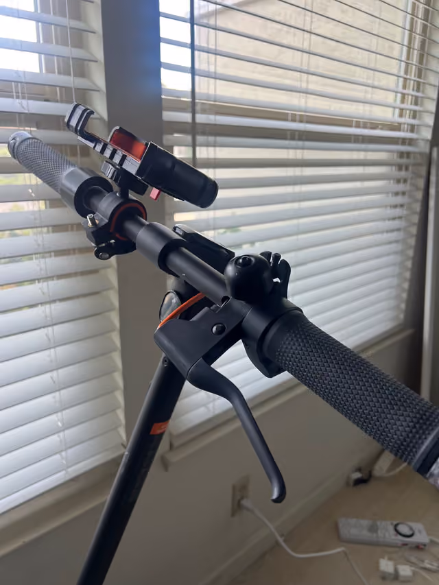Premium E-scooter like new, for sale 2