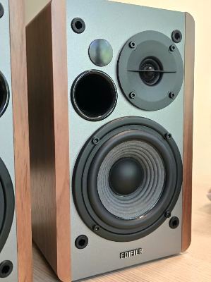 Edifier  R1280T Powered Bookshelf Speakers 4
