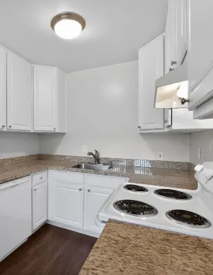Palo Alto 1BR @ Stanford Villa — early/mid Oct | parking + $300 off mo 1 3