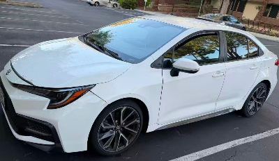 2020 Toyota Corolla SE (CVT) - Excellent Campus Commuter 1