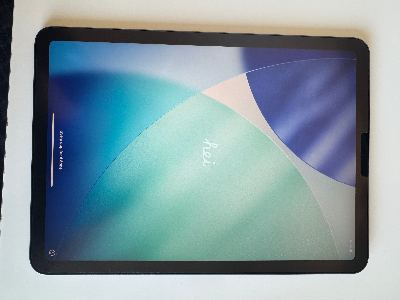 iPad Air 4th Gen 10.9", 64GB, Space Gray, Excellent Condition 2