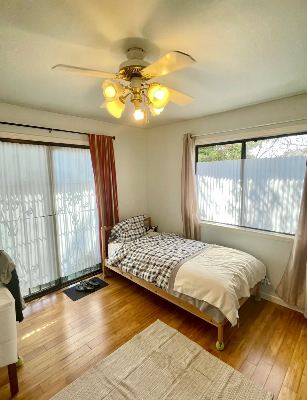 Room in shared house with 20s and 30s Stanford professionals. Late December/early January move-in. Female applicants preferred. 2