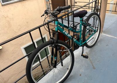 Huffy woman bicycle - fits 5'8 or more 2