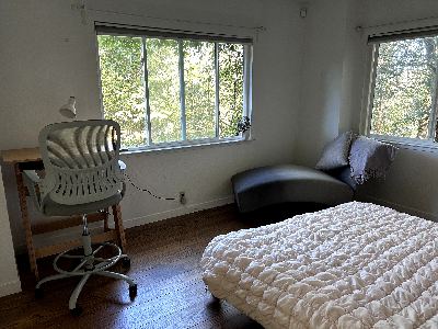 Bedroom with private bathroom available in beautiful and peaceful Portola Valley house, 20 mins to Stanford, all utilites, WIFI, and cleaning included 4