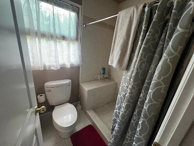 Room Available en suite bath 1