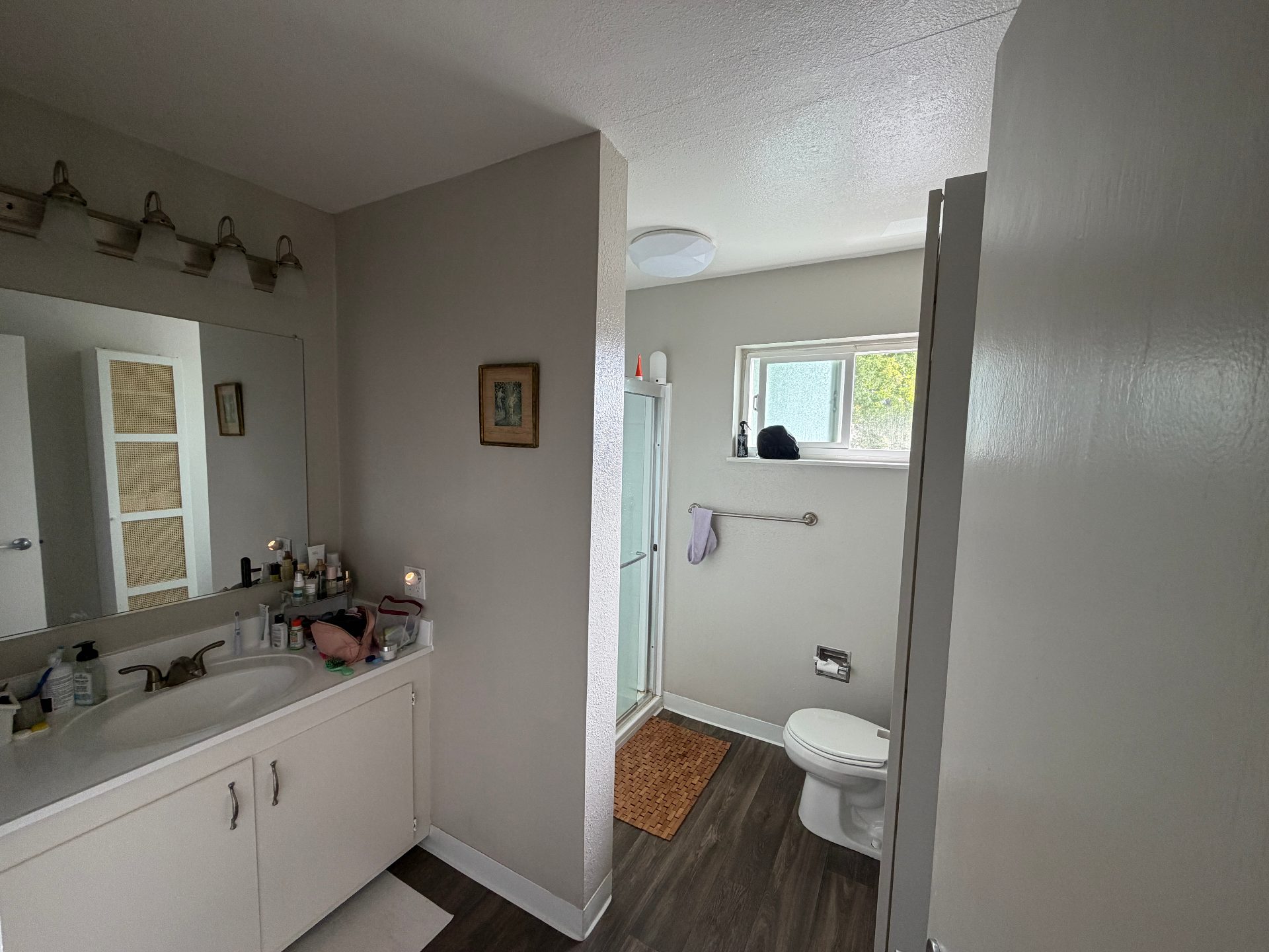 Room available in sunny Menlo Park apartment (Oct. 1) 4