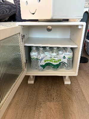 Cute nightstand / Side cabinet – Like New 3
