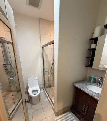 Furnished room with private bath in Palo Alto house near campus - full term through June 2027 2