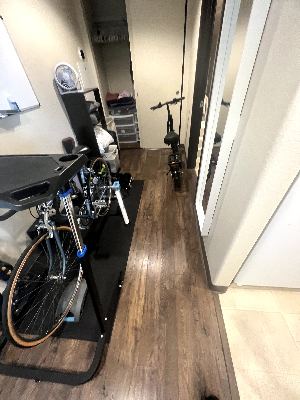 Subletting my sunny 450 ft sq munger studio in the heart of Stanford's campus! Available October 16th - January 4th (dates flexible) 3