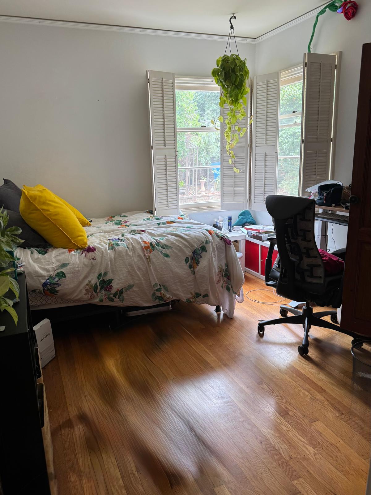 One room left in beautiful Menlo Park house - walk or bike to campus 2