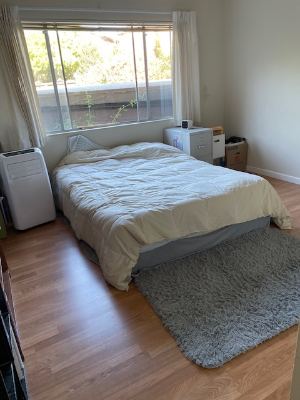Amazing 2 Bedroom/1Bath Apartment with Huge Backyard (Fall) 2