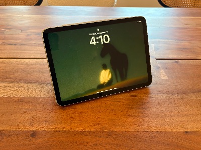iPad A16 11" – 256GB Silver, Wifi – Like New 3