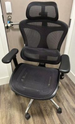 Moving sale: TV, Office chair, Drawer chest, Mirror, Blender, Rug, Stool, Floor lamp, Rice cooker 2