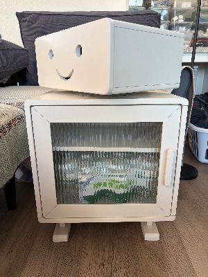 Cute nightstand / Side cabinet – Like New 2