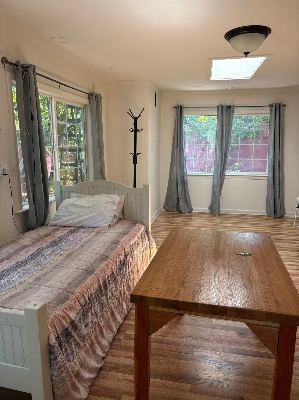 A furnished room is for temporary rental in Palo Alto from 6/19-6/29/2026. 4