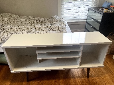 White Side board/TV stand 2