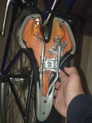 Trek 2300 Composite Road Bike — $99 (needs saddle + seatpost work) 3