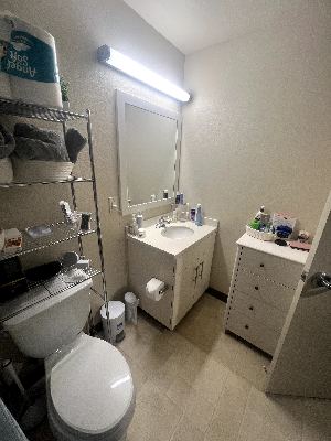 Subletting my sunny 450 ft sq munger studio in the heart of Stanford's campus! Available October 16th - January 4th (dates flexible) 2