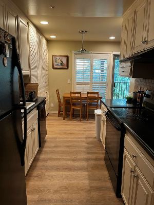 Lovely private room in Menlo Park (Sharon Heights) in a beautiful 3-bedroom apartment. 3