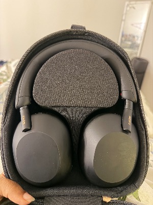 Sony XM5 Wireless Noise Cancellation headphones 3