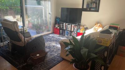 Amazing 2 Bedroom/1Bath Apartment with Huge Backyard (Fall) 2