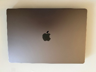 2021 16” MacBook Pro M1 Pro - 16GB / 1TB 1