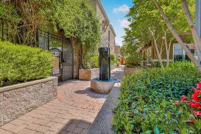 Private room with own bathroom + garage spot in Los Altos 2B2B condo (los altos) 2