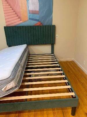 Queen size bed + queen size mattress 2