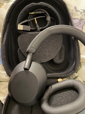 Sony XM5 Wireless Noise Cancellation headphones 1