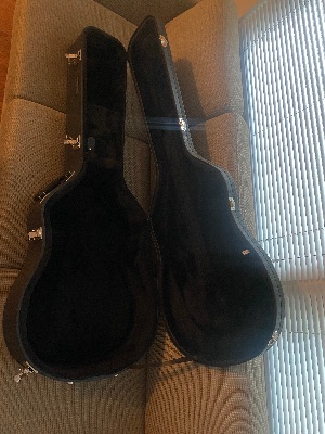 Acoustic Guitar + Hard Case 2