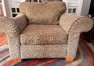 Free comfy Macy's armchair 2