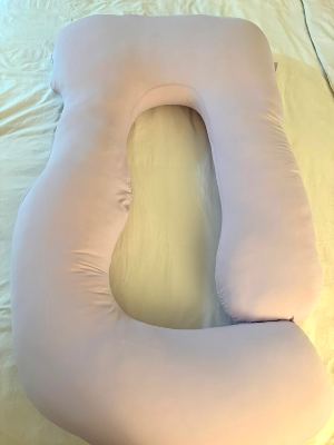 U-shaped full-body pregnancy pillow 2