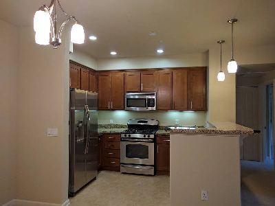 Private room with own bathroom + garage spot in Los Altos 2B2B condo (los altos) 3