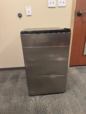 VISSANI refrigerator - good as new 3