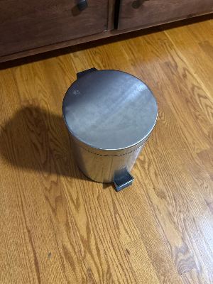Stainless Steel Step Trash Can with Pedal Lid 1