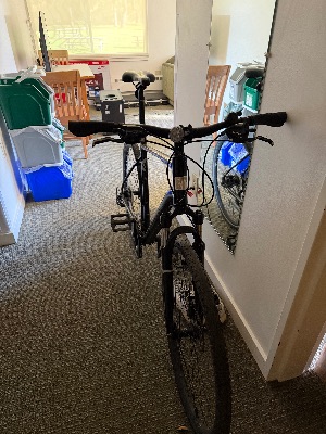Amazing Black Marin Hybrid Bike – Shimano Gears, Disc Brakes & Suspension 1
