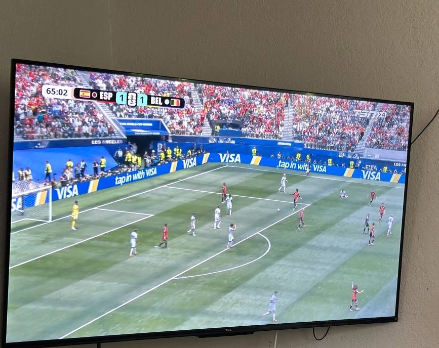 TCL 4K UHD QLED LCD TV 43" (free wall mounts) 2