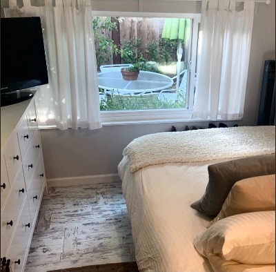 Studio apartment available in Palo Alto for $2,300 a month. Please contact me if you’re interested. 1