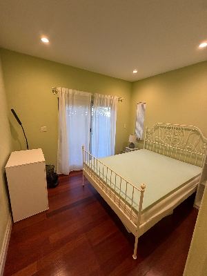 Furnished room with private bath in Palo Alto house near campus - full term through June 2027 1