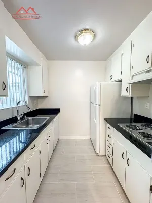 Updated 1-bedroom apartment for rent near Stanford with 1-year lease 4