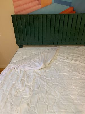 Queen size bed + queen size mattress 3